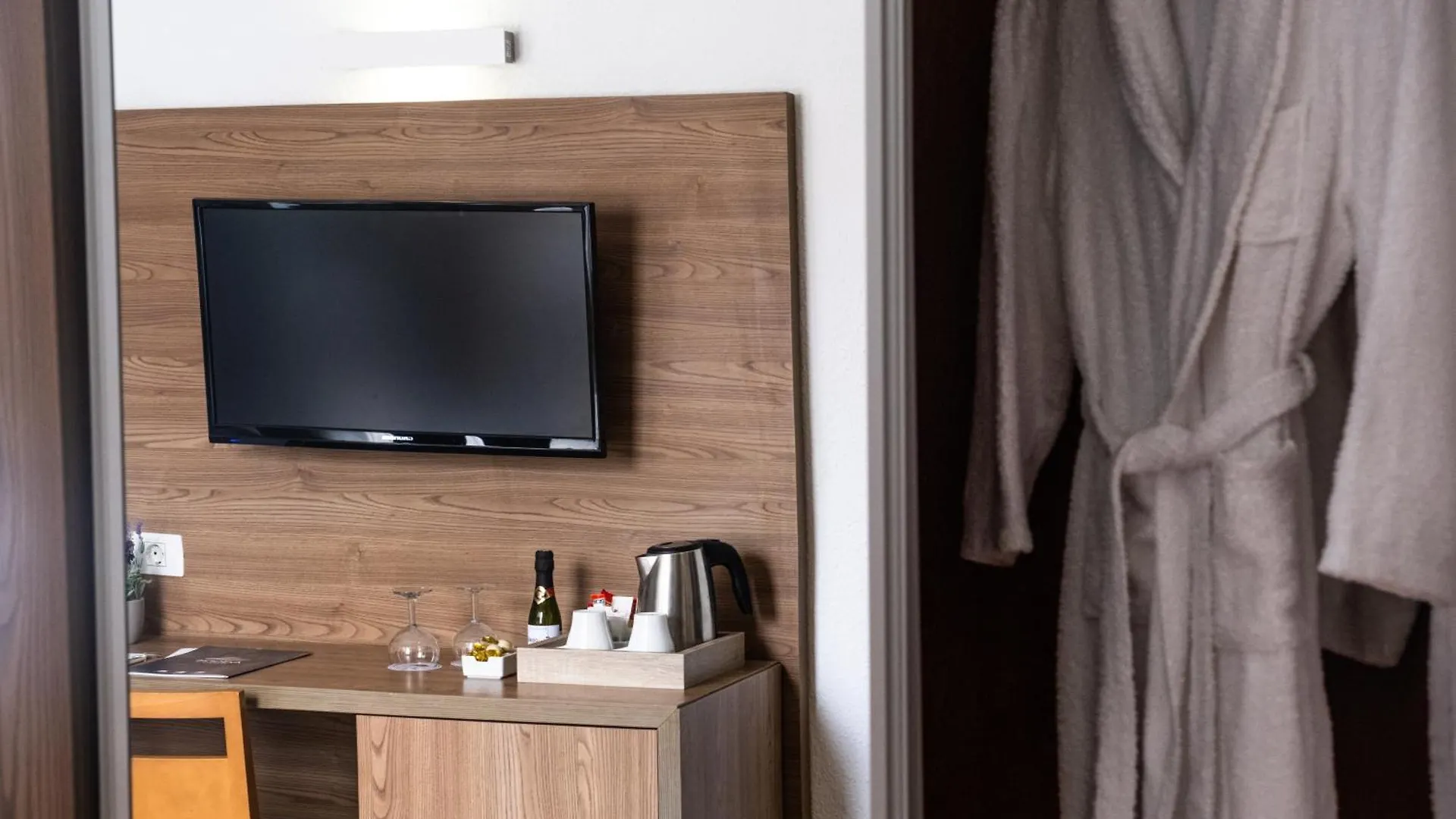 Hotel Adonis Plaza Santa Cruz de Tenerife 3*,  Španělsko