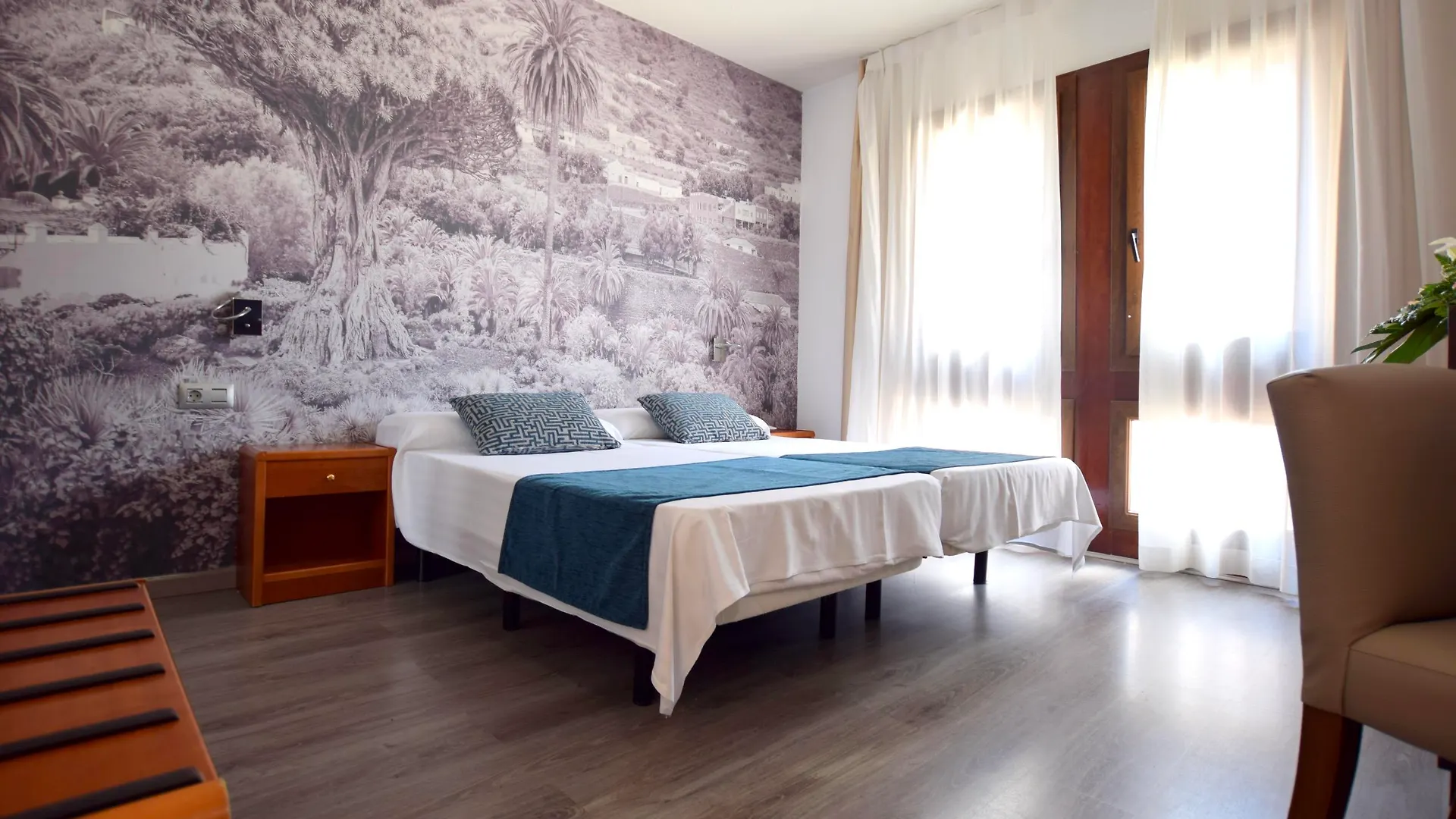 Hotel Adonis Plaza Санта-Крус-де-Тенерифе