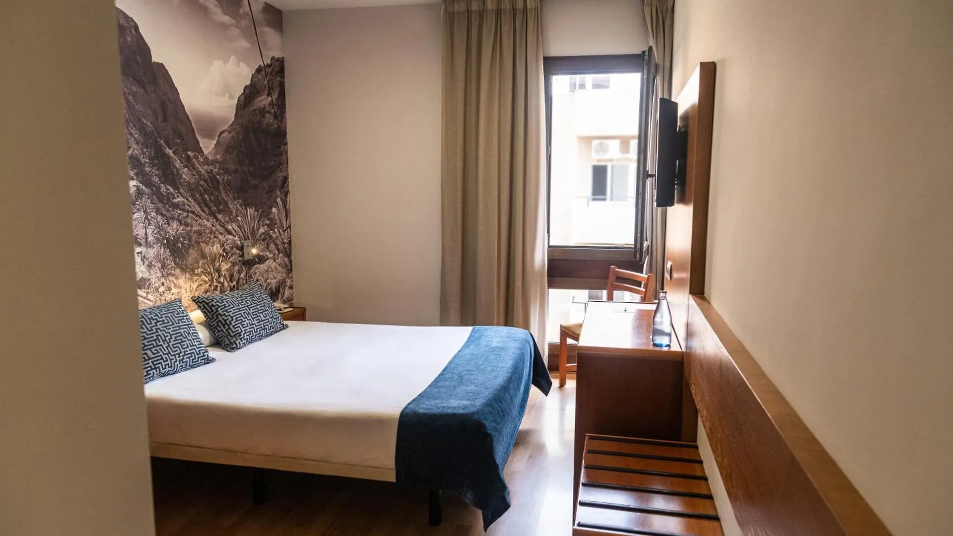 Hotel Adonis Plaza Santa Cruz de Tenerife 3*,  Spain