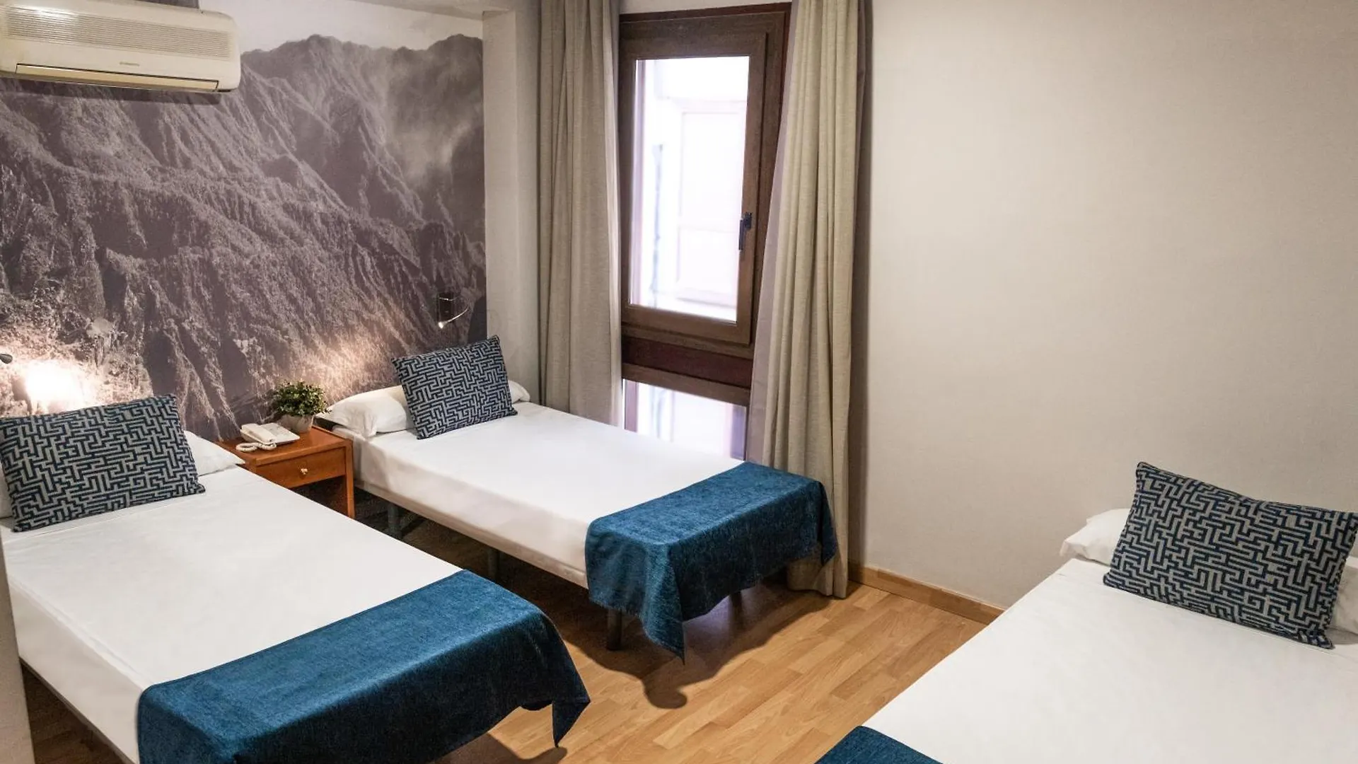 Hotel Adonis Plaza Санта-Крус-де-Тенерифе 3*,  Испания