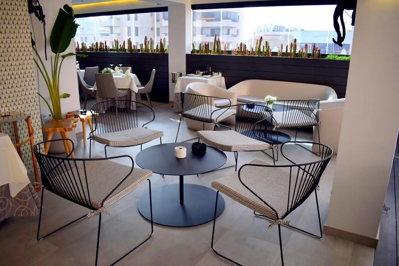 Hotel Adonis Plaza Санта-Крус-де-Тенерифе 3*,  Испания